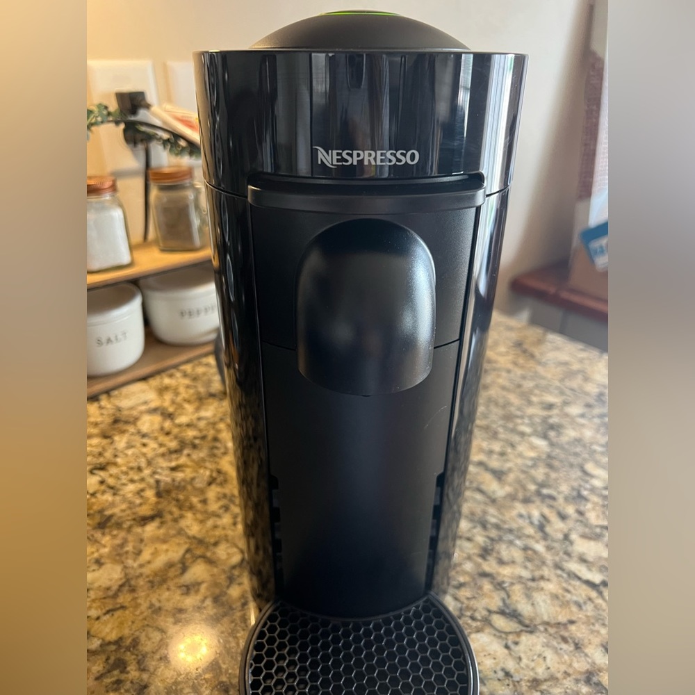Nespresso De’Longhi coffee maker with pods